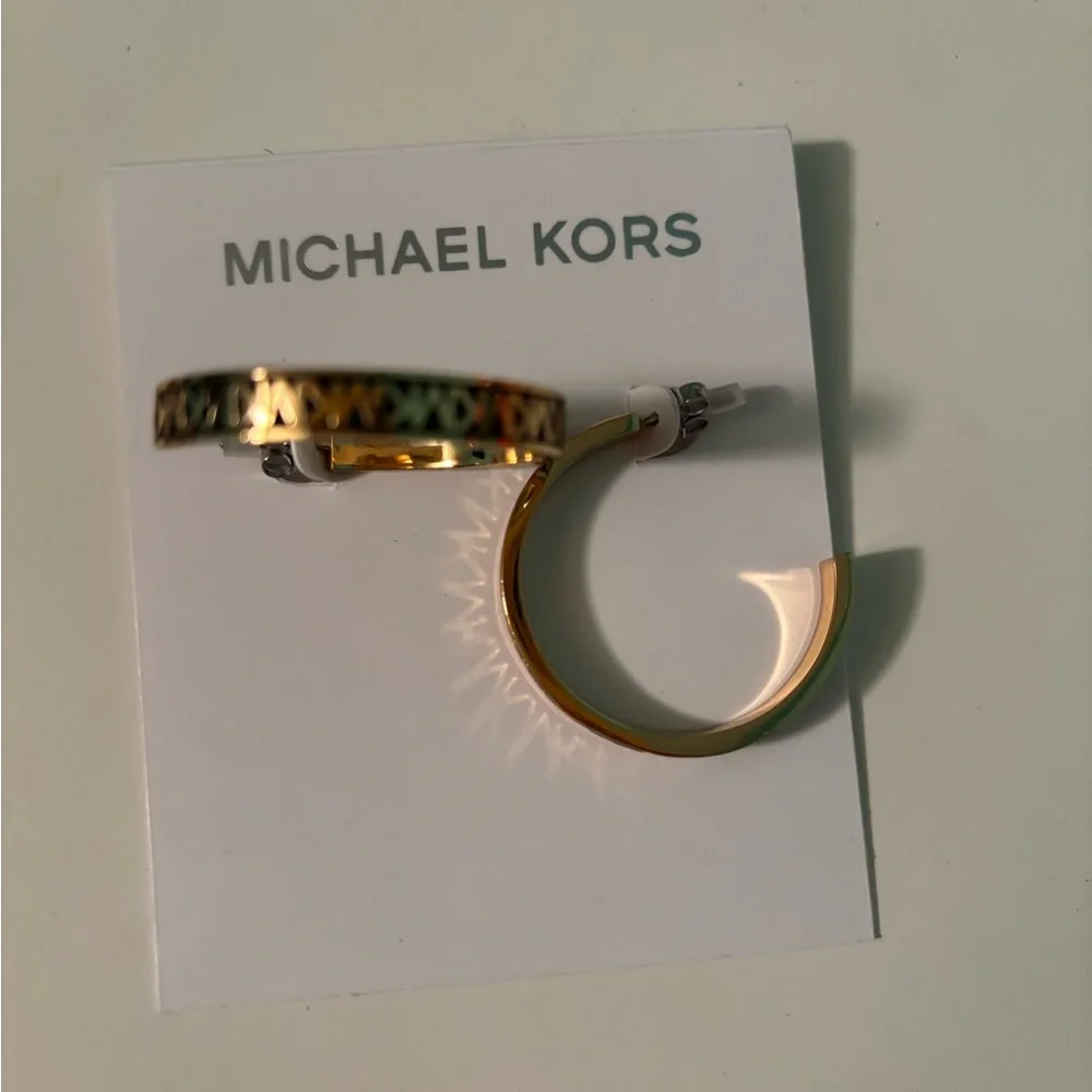 MICHAEL KORS BLACK & GOLD LOGO HOOP EARRINGS NWT